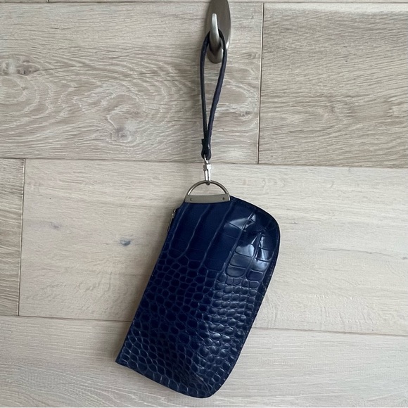 Wristlet genuine leather bag with zip / navy blue / crocodile pattern like new - Picture 5 of 8